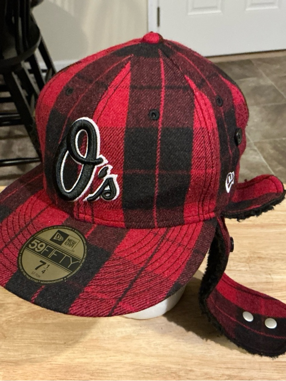 New Era 59FIFTY Baltimore Orioles Red/Black Plaid W/Ear Flaps Fitted 7 1/4 NWTs